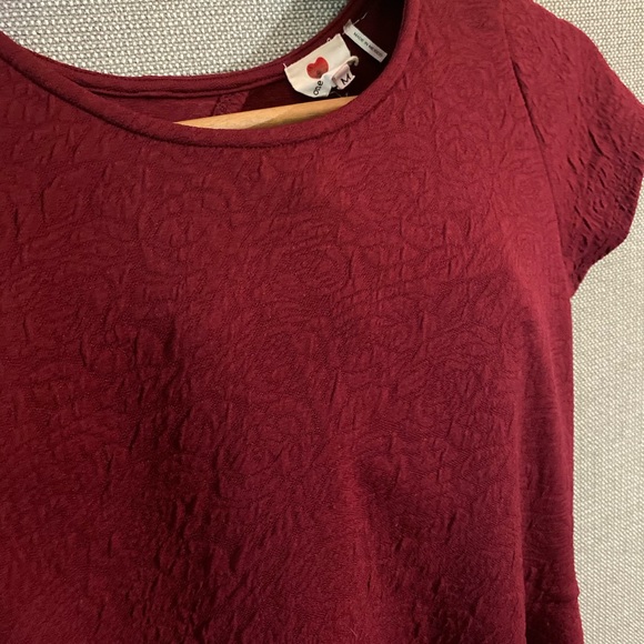 Summer red dress with rose embossed fabric and a back detail - Picture 10 of 10